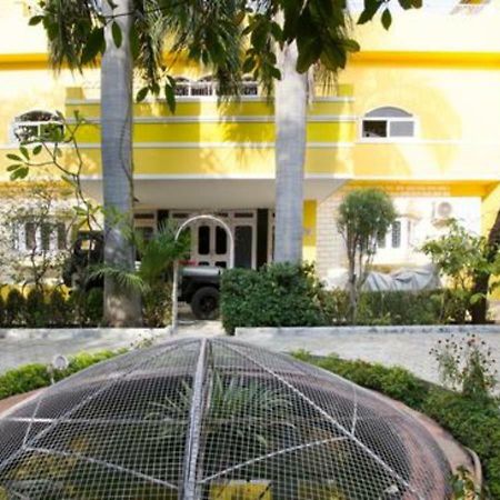 Hotel Ambavgarh Palace Удайпур Екстериор снимка