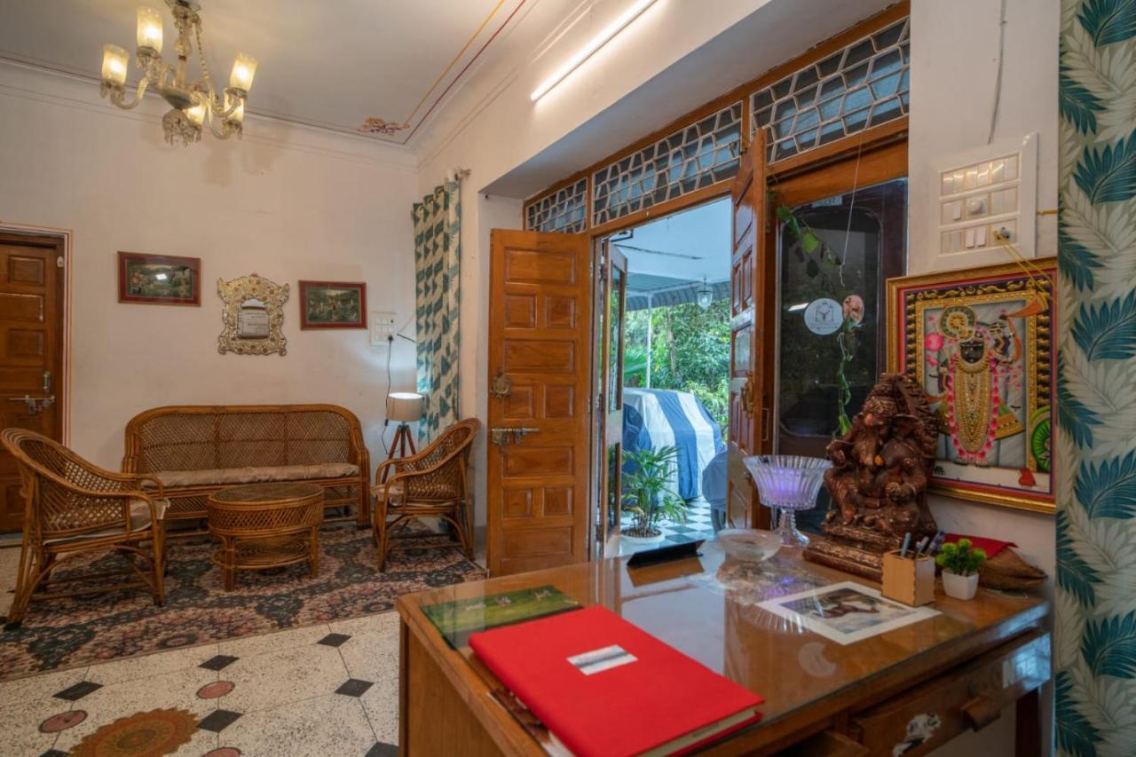 Hotel Ambavgarh Palace Удайпур Екстериор снимка