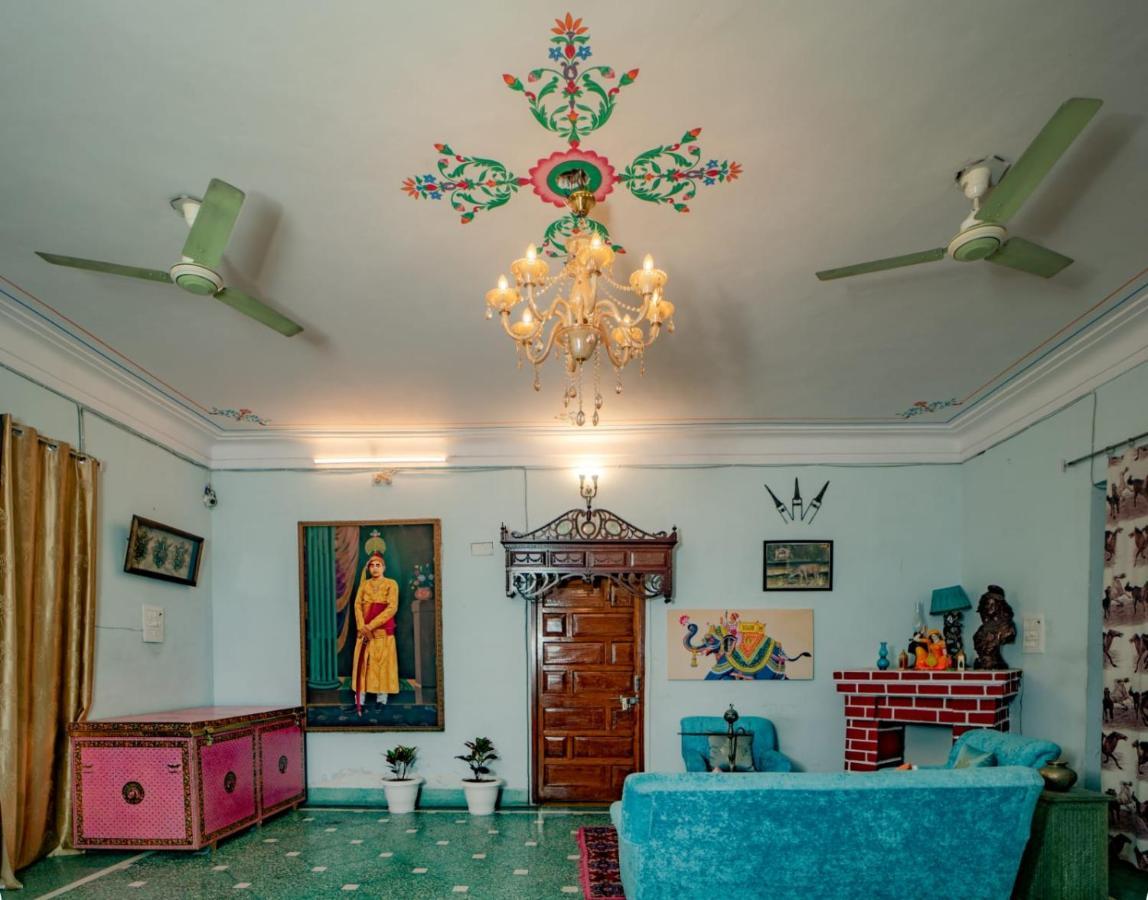 Hotel Ambavgarh Palace Удайпур Екстериор снимка