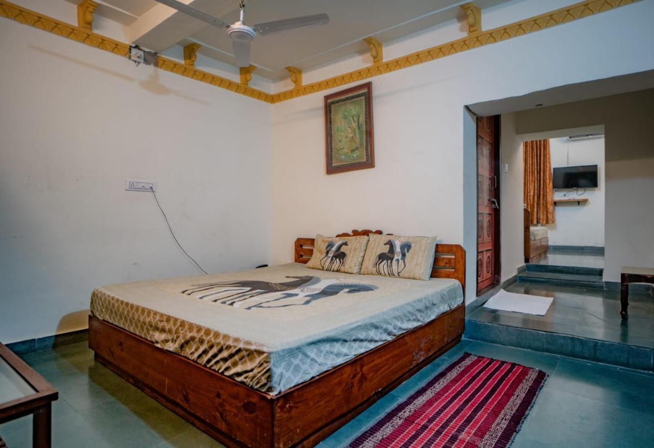 Hotel Ambavgarh Palace Удайпур Екстериор снимка