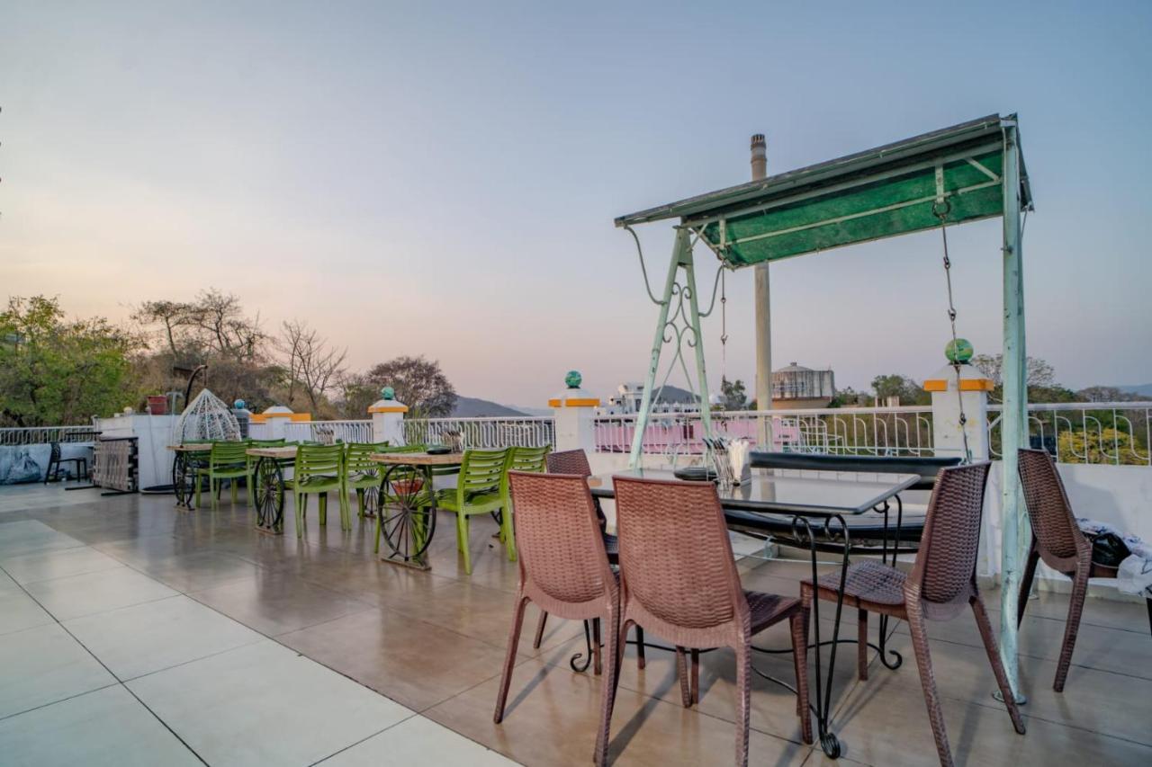 Hotel Ambavgarh Palace Удайпур Екстериор снимка
