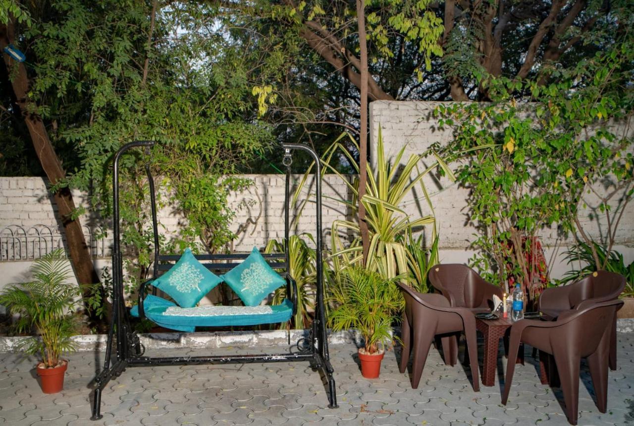 Hotel Ambavgarh Palace Удайпур Екстериор снимка