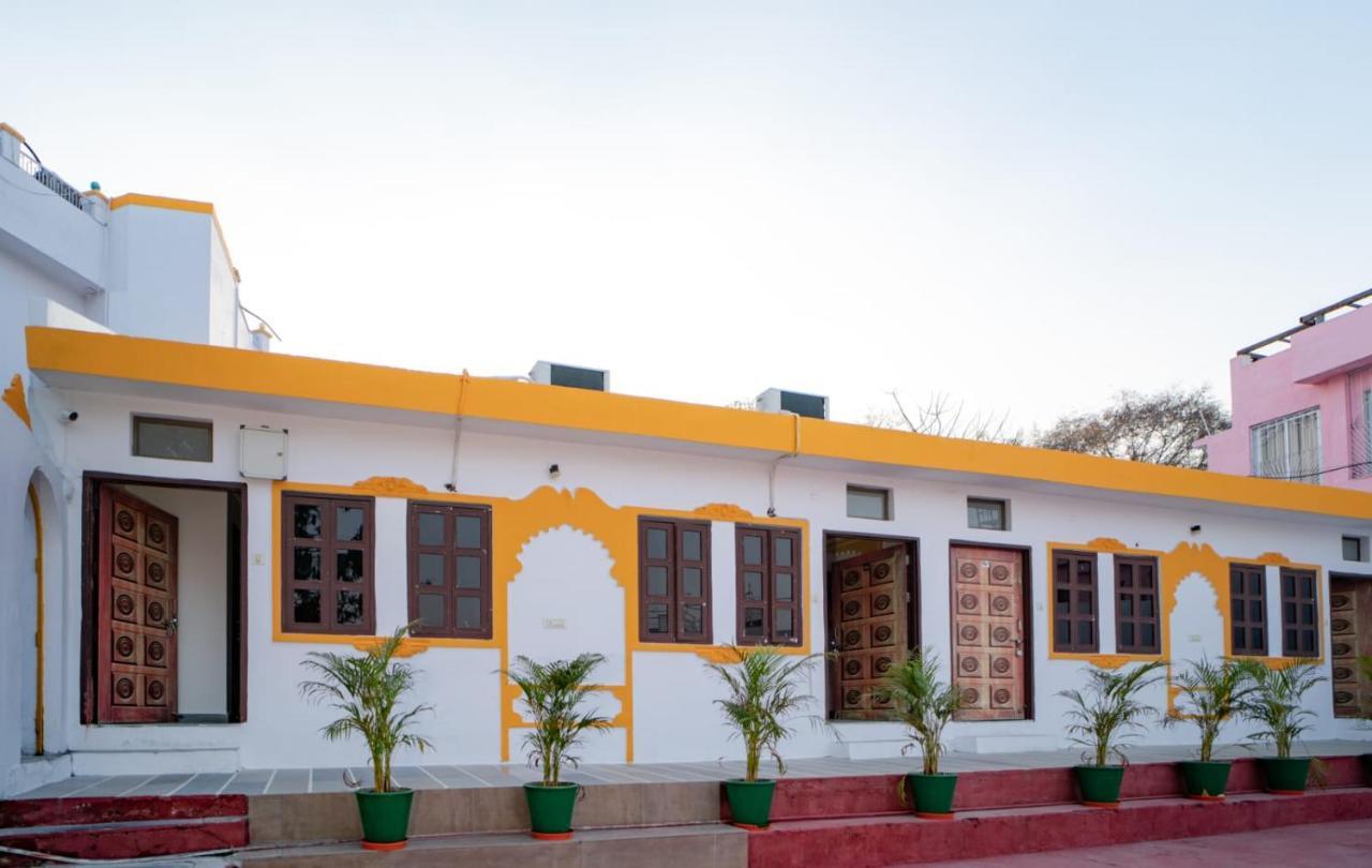 Hotel Ambavgarh Palace Удайпур Екстериор снимка