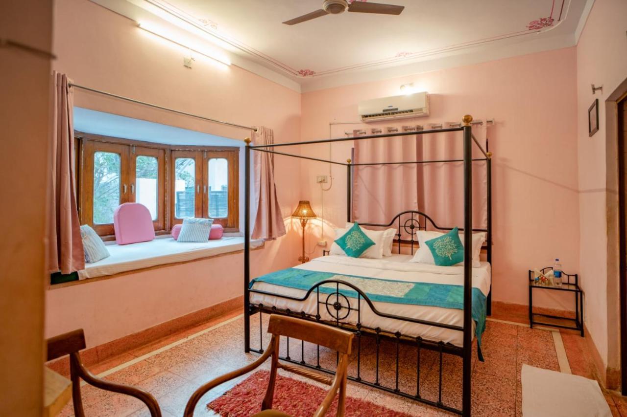 Hotel Ambavgarh Palace Удайпур Екстериор снимка