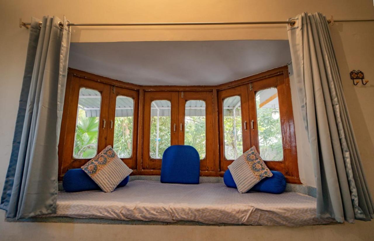Hotel Ambavgarh Palace Удайпур Екстериор снимка