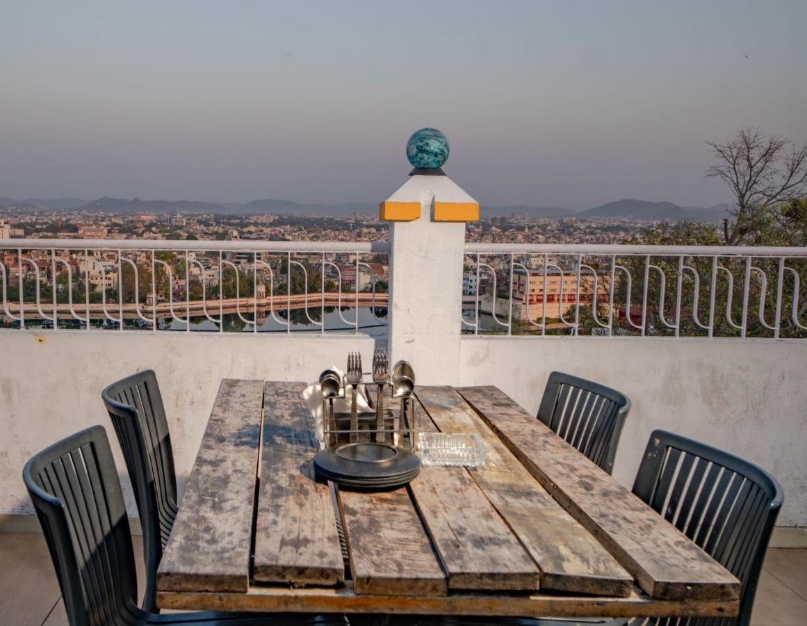 Hotel Ambavgarh Palace Удайпур Екстериор снимка