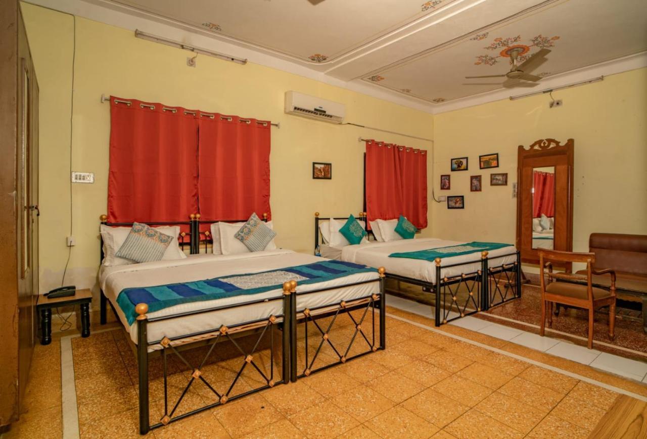 Hotel Ambavgarh Palace Удайпур Екстериор снимка