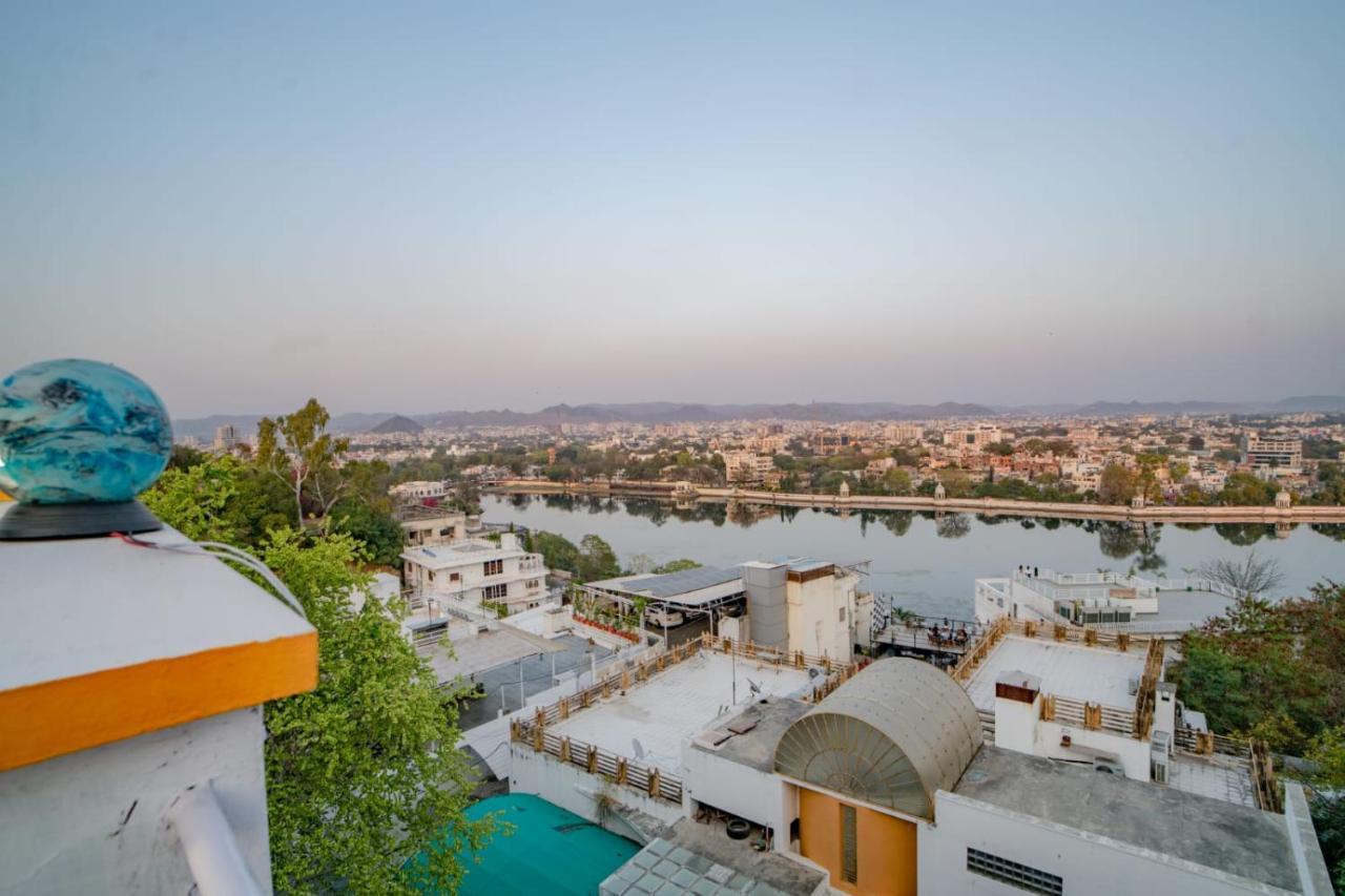 Hotel Ambavgarh Palace Удайпур Екстериор снимка