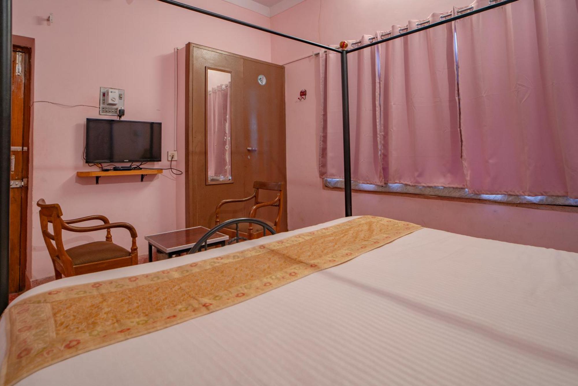 Hotel Ambavgarh Palace Удайпур Екстериор снимка
