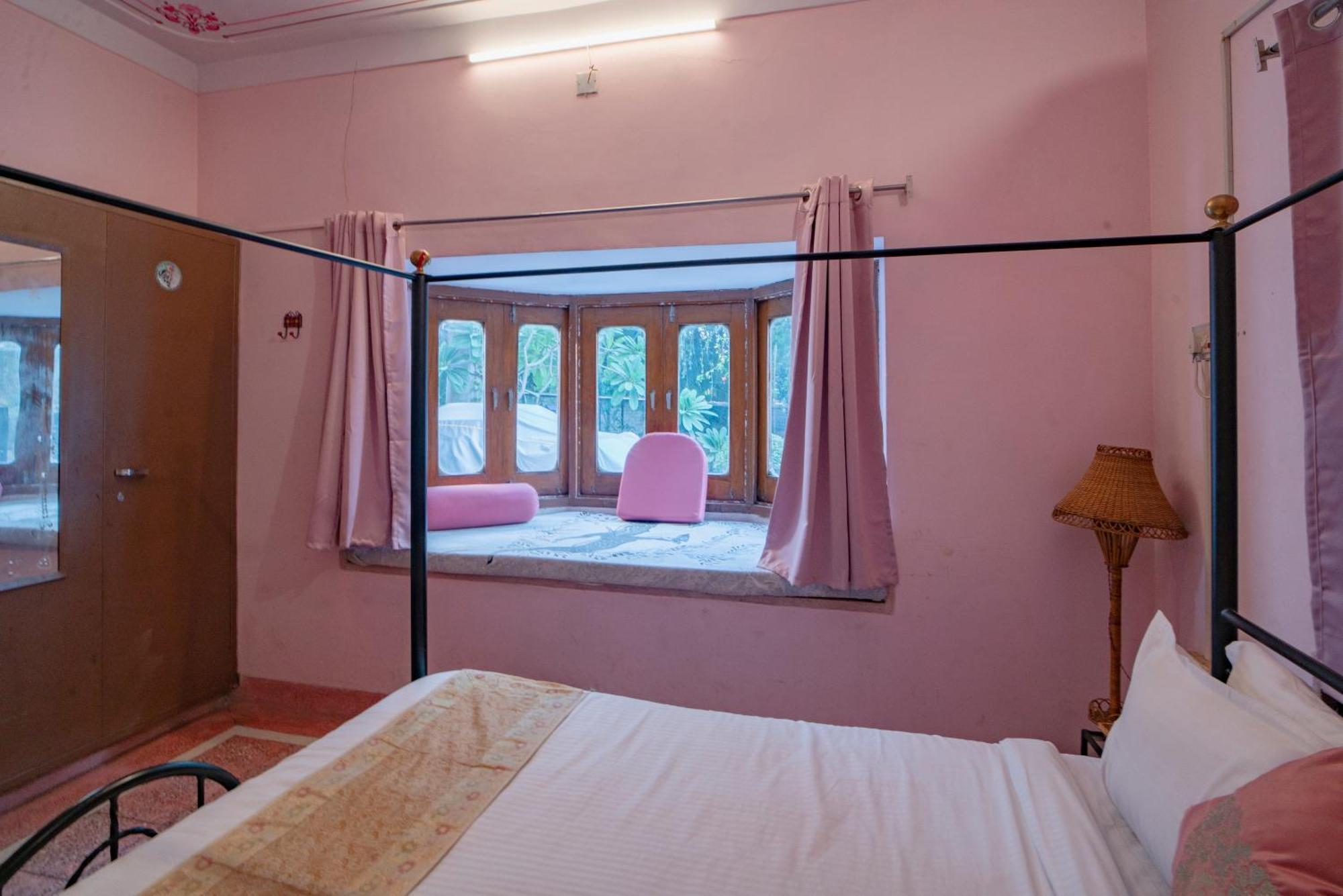 Hotel Ambavgarh Palace Удайпур Екстериор снимка