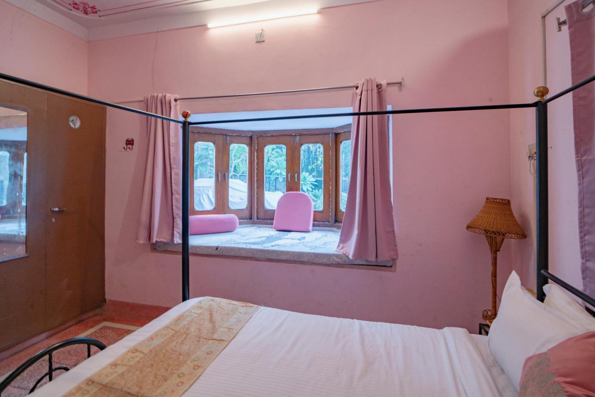 Hotel Ambavgarh Palace Удайпур Екстериор снимка