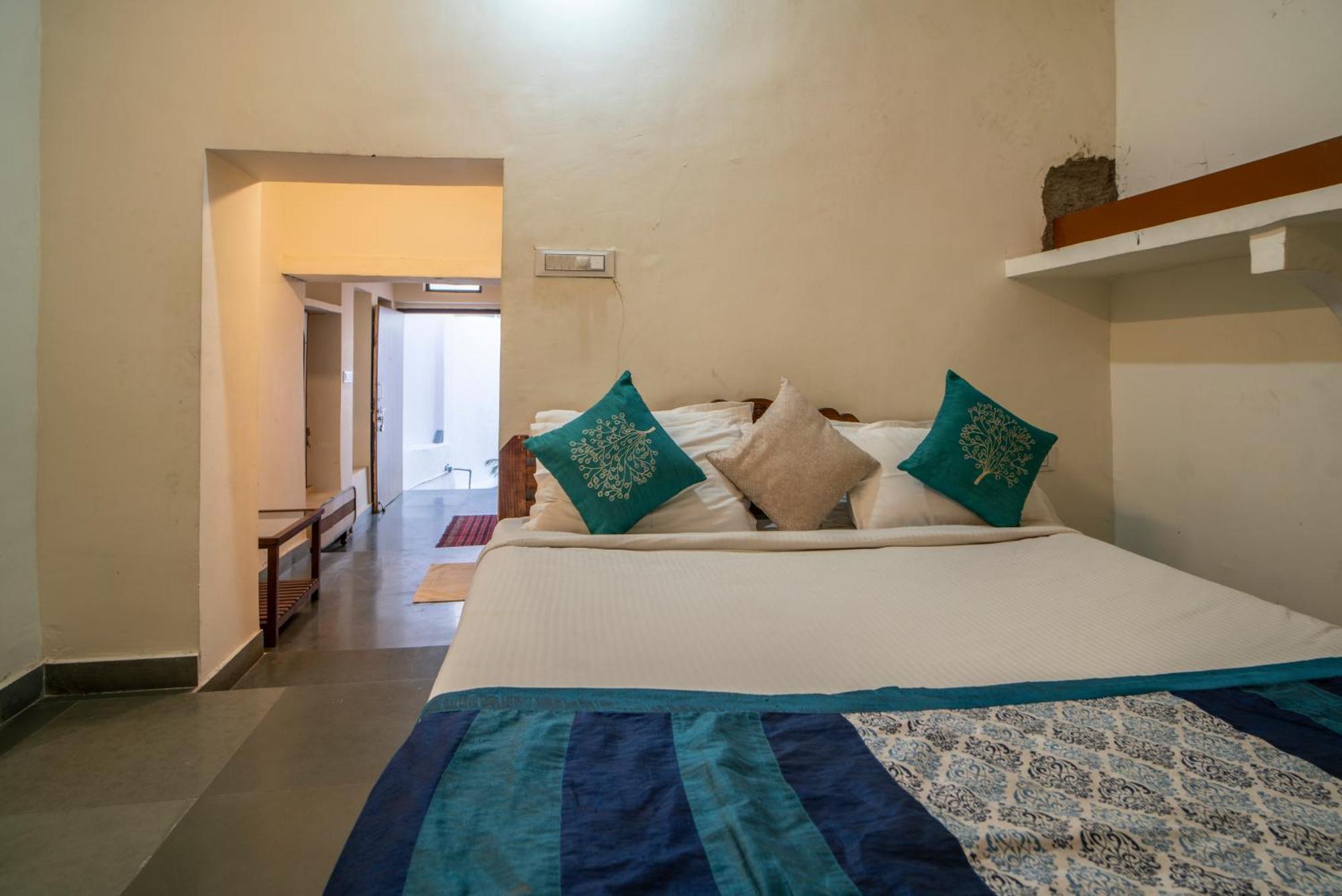 Hotel Ambavgarh Palace Удайпур Екстериор снимка