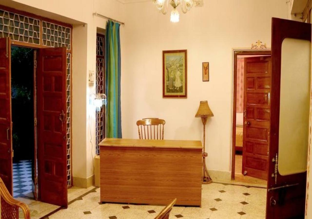Hotel Ambavgarh Palace Удайпур Екстериор снимка