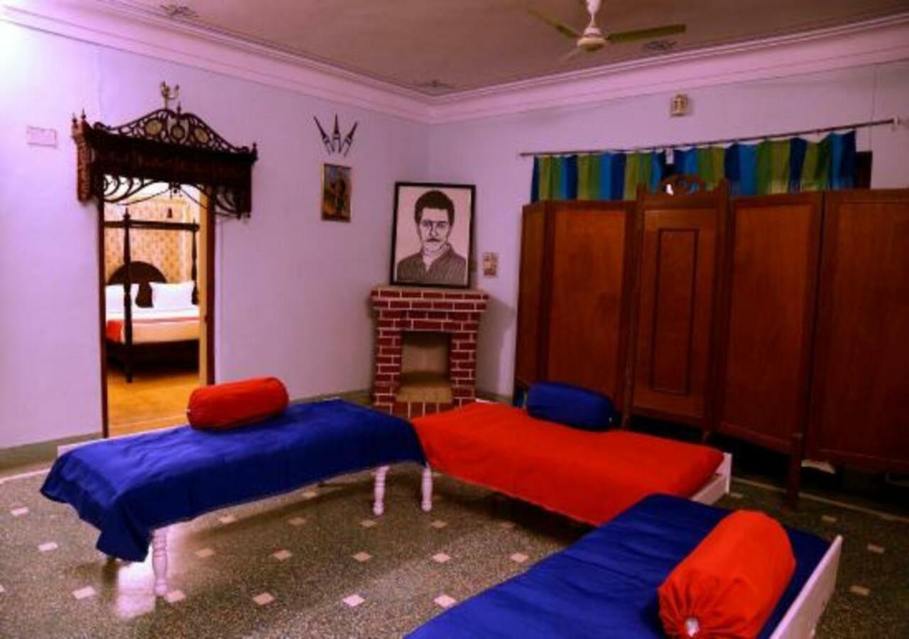 Hotel Ambavgarh Palace Удайпур Екстериор снимка