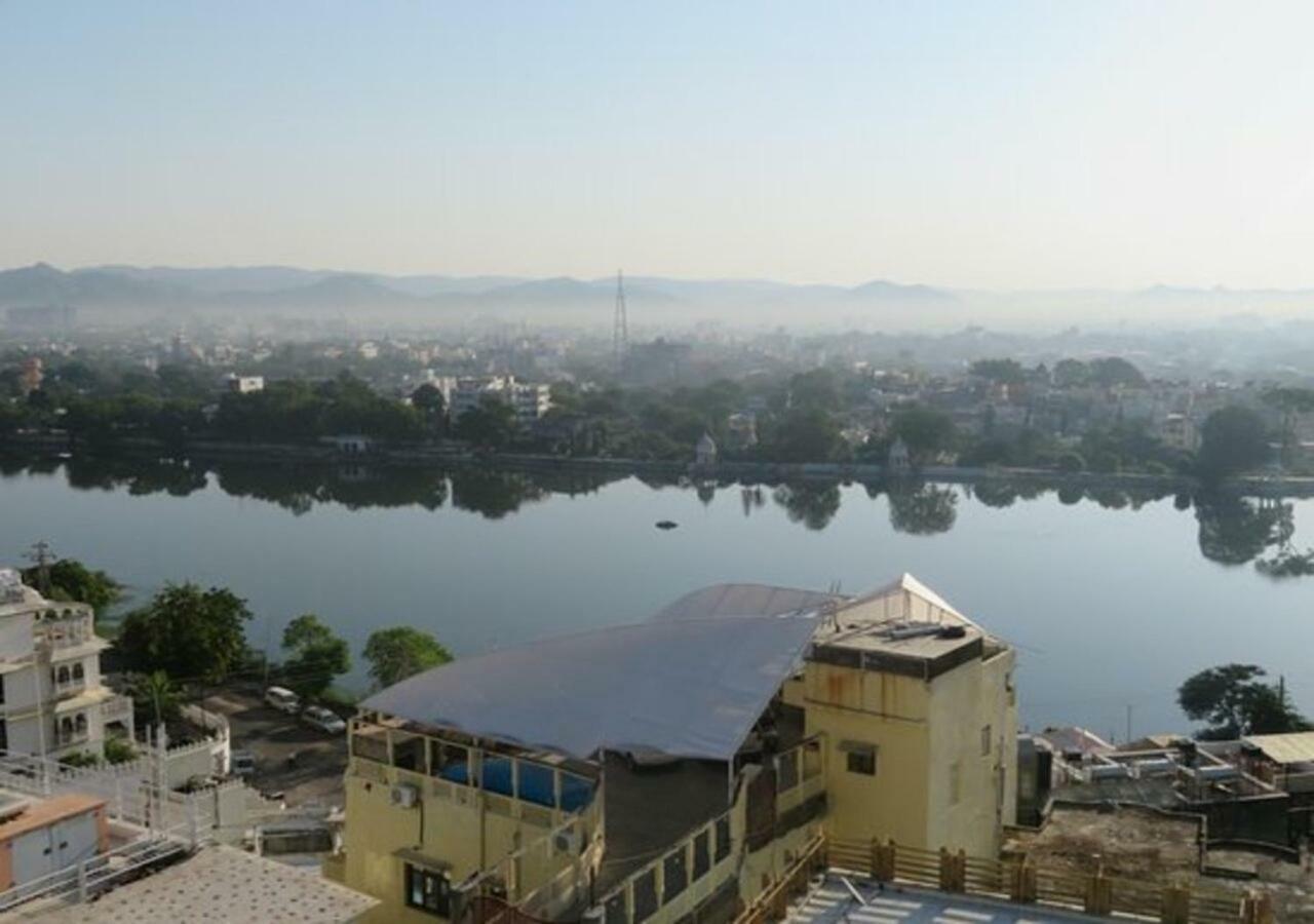 Hotel Ambavgarh Palace Удайпур Екстериор снимка