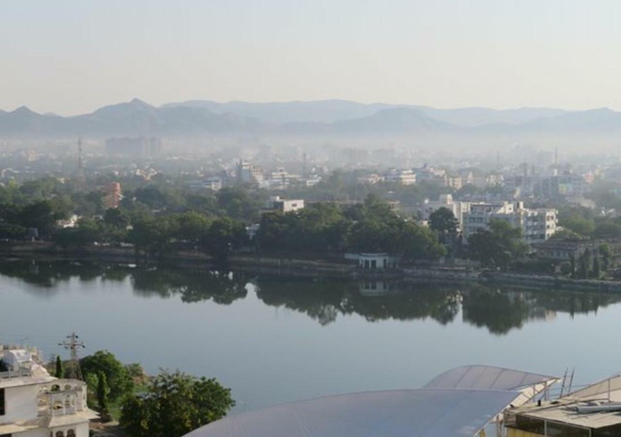 Hotel Ambavgarh Palace Удайпур Екстериор снимка