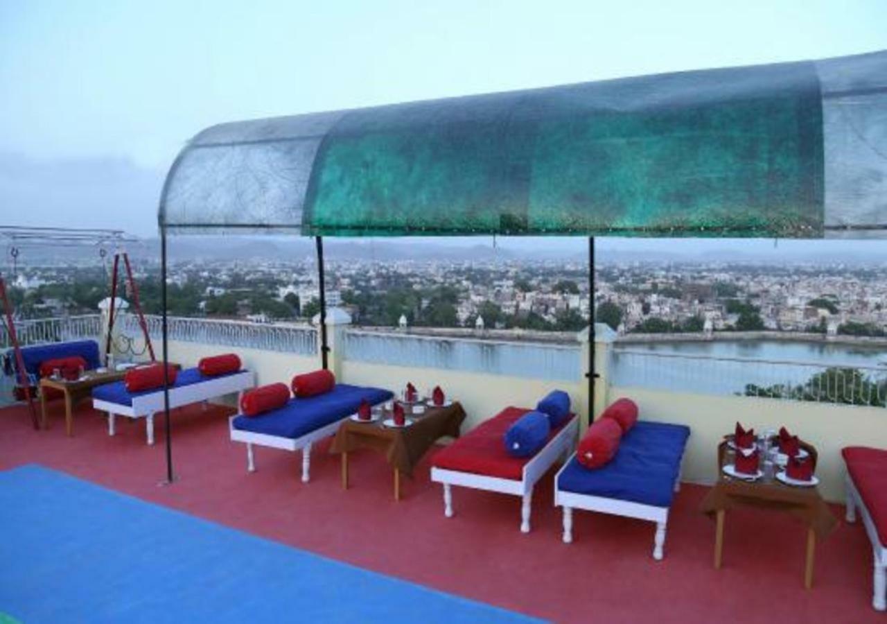 Hotel Ambavgarh Palace Удайпур Екстериор снимка