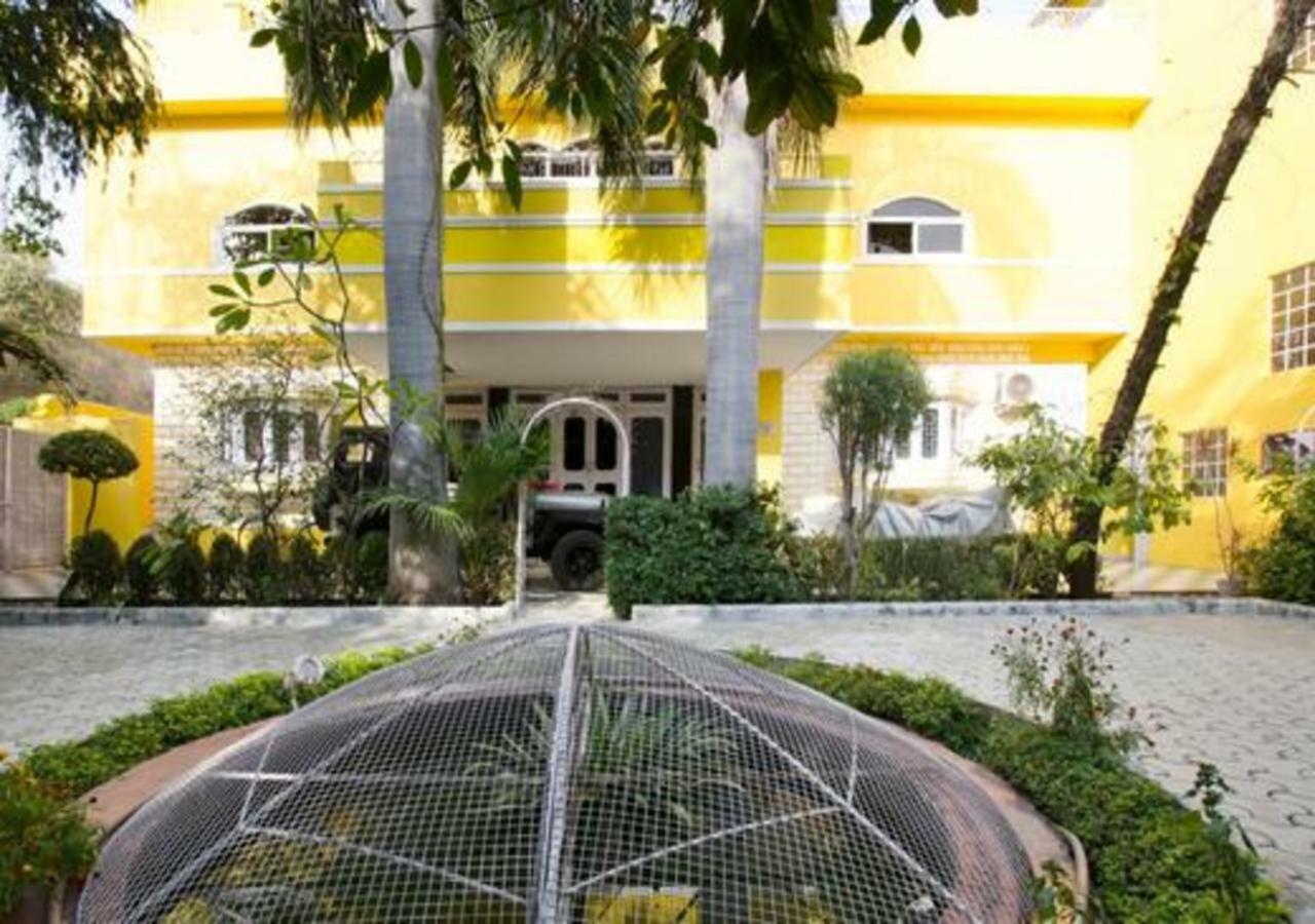 Hotel Ambavgarh Palace Удайпур Екстериор снимка