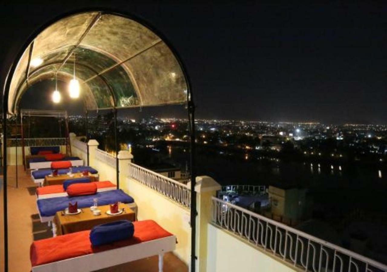 Hotel Ambavgarh Palace Удайпур Екстериор снимка