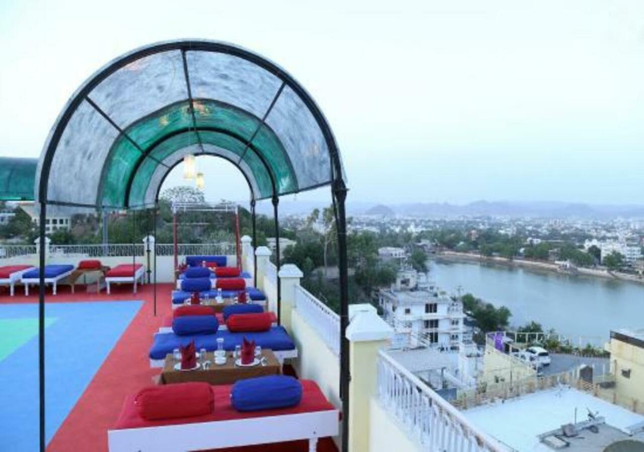 Hotel Ambavgarh Palace Удайпур Екстериор снимка