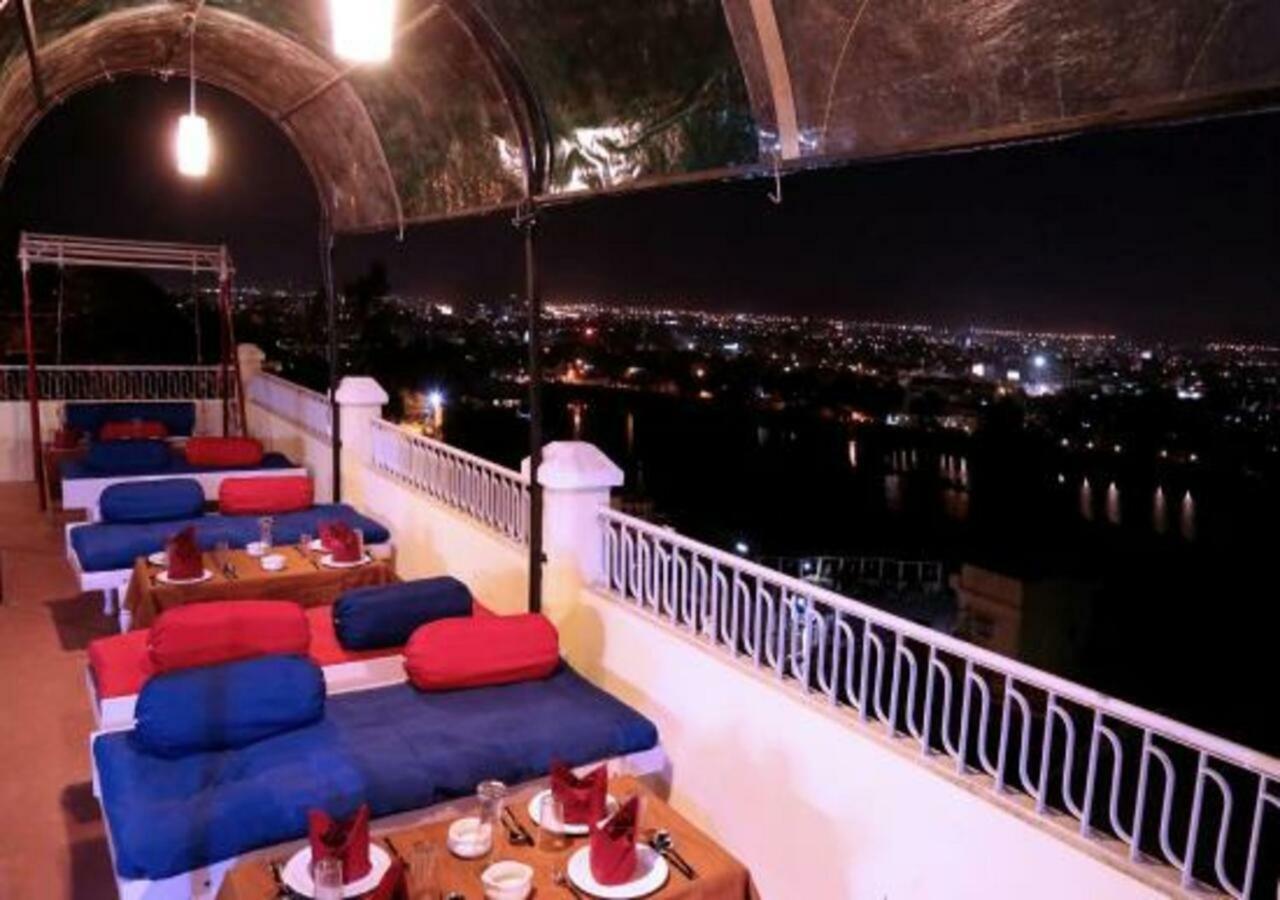 Hotel Ambavgarh Palace Удайпур Екстериор снимка