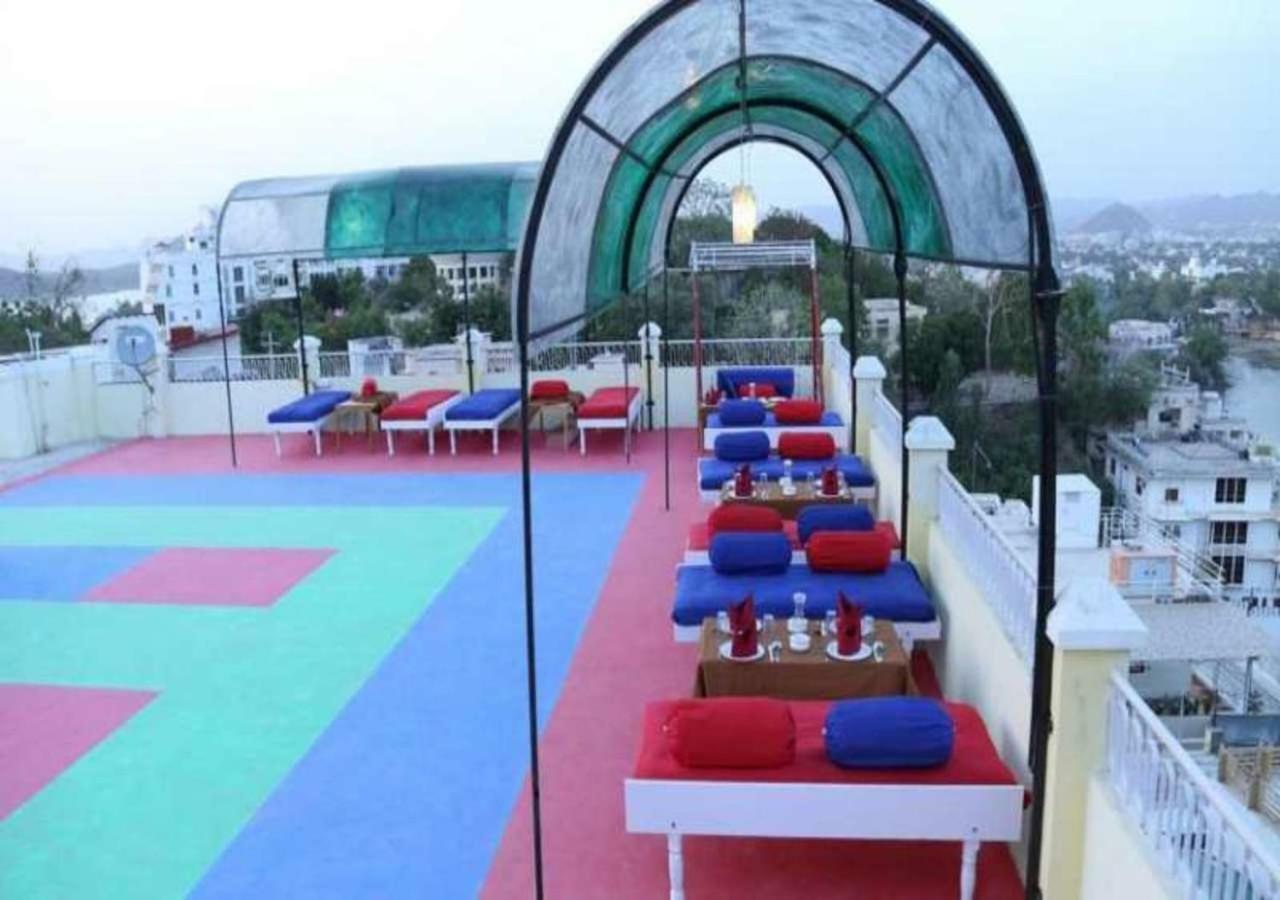 Hotel Ambavgarh Palace Удайпур Екстериор снимка