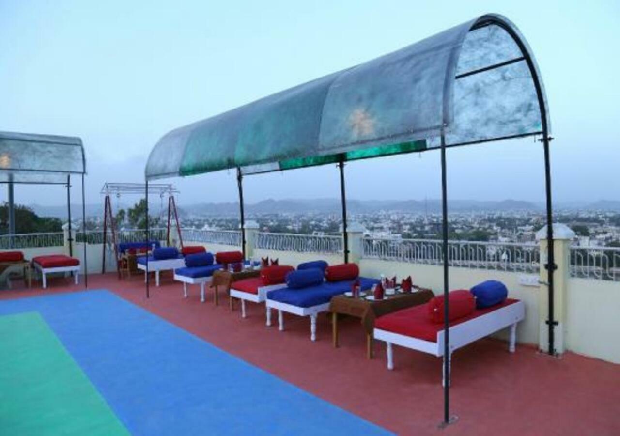 Hotel Ambavgarh Palace Удайпур Екстериор снимка