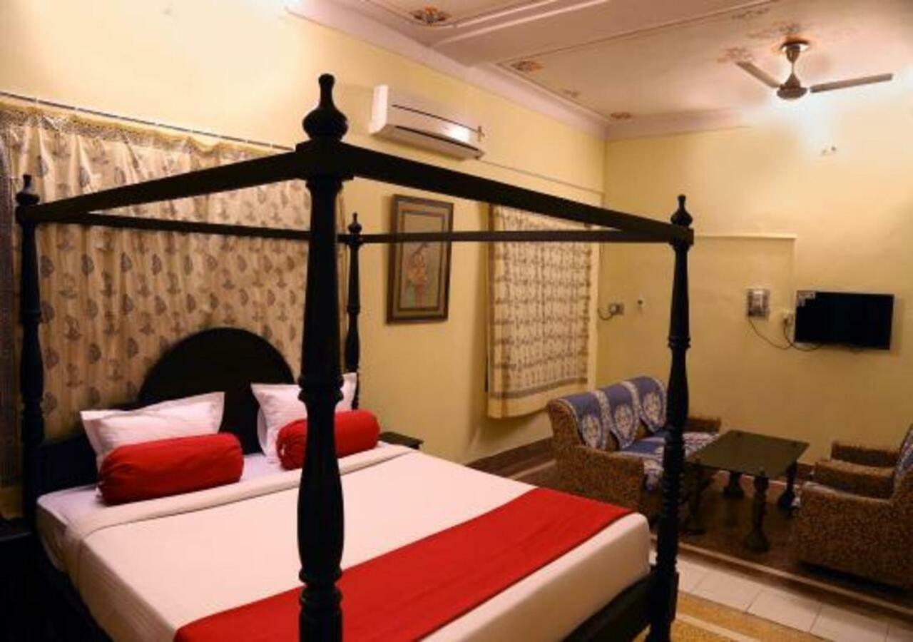 Hotel Ambavgarh Palace Удайпур Екстериор снимка