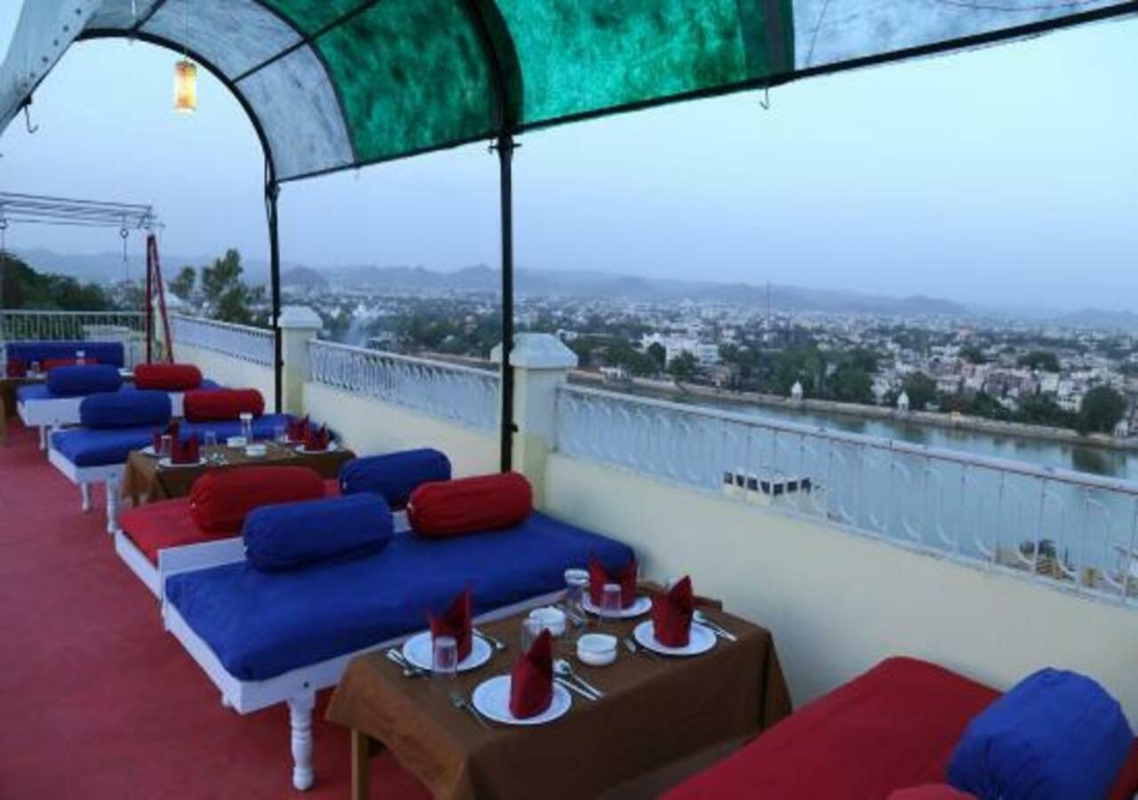 Hotel Ambavgarh Palace Удайпур Екстериор снимка