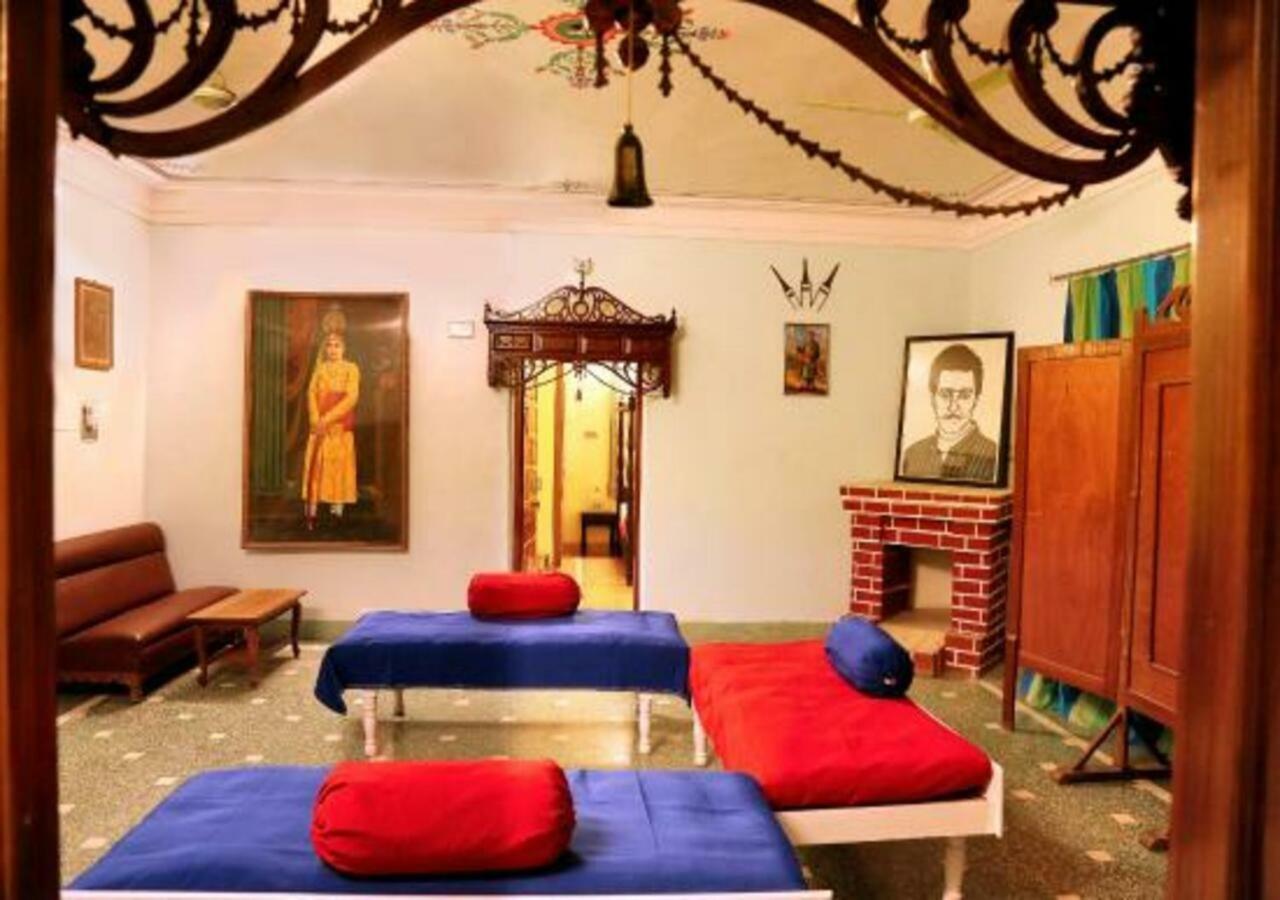Hotel Ambavgarh Palace Удайпур Екстериор снимка